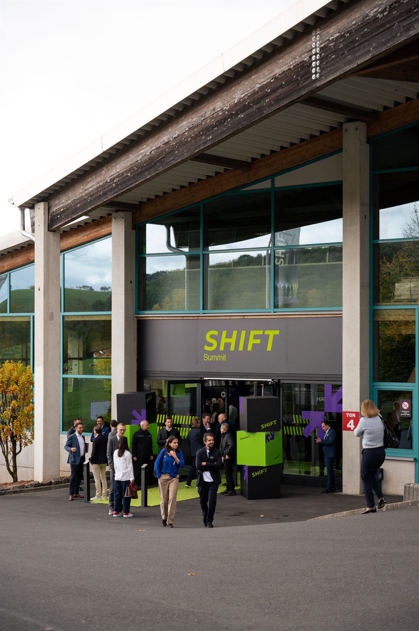Eingang zum SHIFT Summit 2026 bei Goldbach Kirchner in Geiselbach